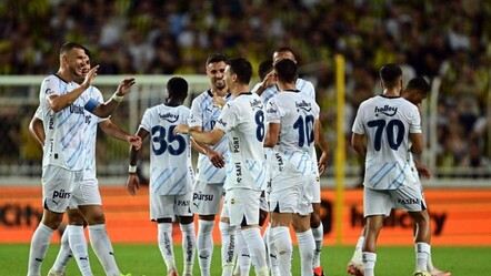 Fenerbahçe'nin UEFA kadrosunda Samet Akaydın, Cengiz Ünder ve Levent Mercan yer almadı - spor