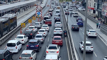 İstanbul'da trafik çilesi! İBB'nin çalışması sürücüleri zora soktu - Gündem