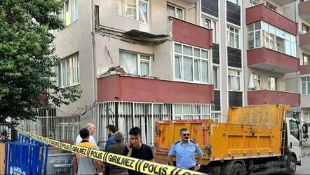 İstanbul Bayrampaşa'da balkon çöktü! Bina tahliye edildi - gundem