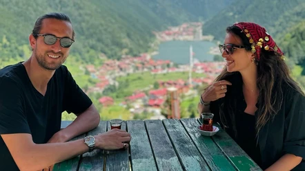 Yeni gelin Melisa Aslı Pamuk eşi Yusuf Yazıcı'nın memleketi Trabzon’da! El öpmeye gittiler - Magazin
