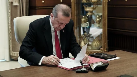 Cumhurbaşkanı Erdoğan imzaladı! 11 üniversitenin rektörü değişti, bakanlıklara üst düzey atamalar - Gündem