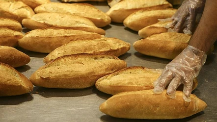 Manisa Yunusemre ilçesinde ekmek 5 TL'den, su ise 1 TL'den satılıyor - Haberler