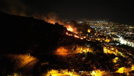 Tokat'ta otluk alana düşen havai fişek yangın çıkardı! Alevler evlere sıçramadan söndürüldü - Gündem