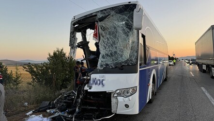 Afyonkarahisar'da yolcu otobüsüyle kamyon çarpıştı! Ölü ve yaralılar var - gundem