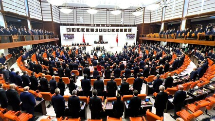 En düşük emekli maaşı, yurt dışı çıkış harcı... ‘Torba’dan yüksek yargıya zam çıktı! - politika