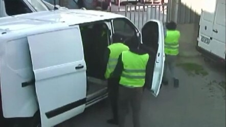 İşçi kılığına girip 3.5 milyon liralık malzeme çaldılar! Büyük soygun kamerada - yasam