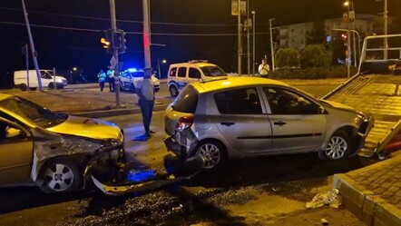 Diyarbakır'da 3 aracın karıştığı zincirleme kazada çok sayıda yaralı var - magazin