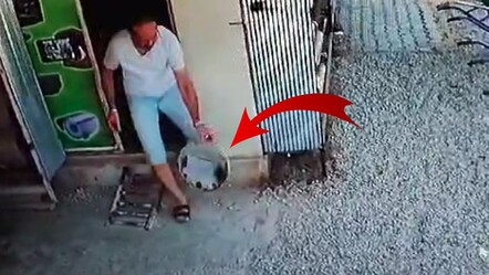 Şarja takılı robot süpürge bomba gibi patladı - teknoloji