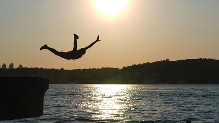 Sıcaktan bunalan İstanbullular Beykoz sahilinde denize girdi - gundem
