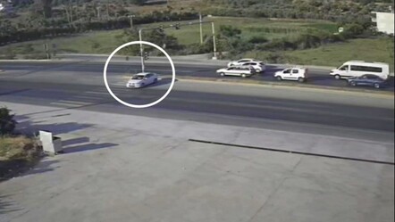 Antalya'da faciaya ramak kaldı! Sürücü kendi etrafında döne döne kazayı engelledi - gundem