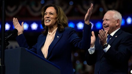 Kamala Harris ve Tim Walz'dan ilk miting: Trump ekonomiyi batırdı - dunya