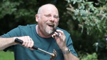 4 yıl boyunca İngiltere'de dişçiden randevu bekledi ve sonunda dişini kendi söktü - dunya