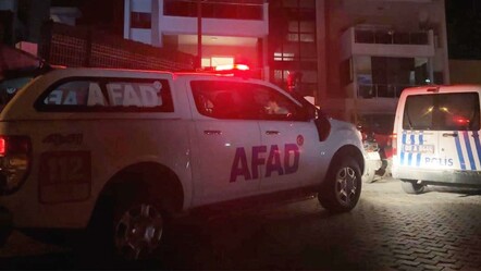 Cıvalı muska paniği! Merak edip açtı, özel kıyafetlerle hastanelik oldular - saglik