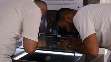 Dünyanın en küçük tespihi ile Türk bayrağı Diyarbakır Müzesi'nde sergileniyor - kultur-sanat