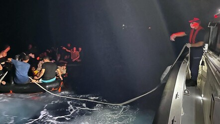 Yunanistan, 20 çocuk ve 80 düzensiz göçmeni ölüme itti - Dünya