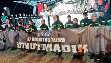 Bu acı 25 yıldır dinmiyor! Gölcük depreminin üstünden çeyrek asır geçti - gundem