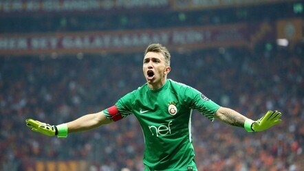 Galatasaray'ın soyunma odasında sinirler gerildi! Fernando Muslera'dan Mauro Icardi'ye destek - spor