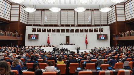 AK Parti ve CHP'ye geçen vekillerin ardından TBMM'de sandalye dağılımı değişti - politika