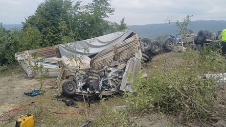 Bolu Dağı'nda bir haftada ikinci feci kaza! Tır bariyeri aştı, otomobil kağıt gibi ezildi, ölü ve yaralılar var - gundem