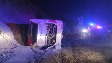 Burdur'da yolcu otobüsü devrildi, çok sayıda yaralı var - gundem