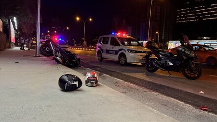 Üsküdar'da feci kaza! Motosiklet İBB aracına çarptı: 1'i ağır 2 yaralı - gundem