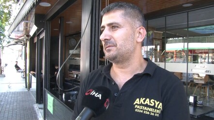 Dükkanına otomobil daldı, kaza sonrası sürücüyle oturup çay içti - gundem