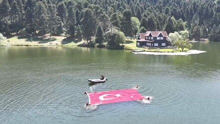 JAK timi Bolu'daki Gölcük Tabiat Parkı'nda 30 Ağustos Zafer Bayramı'nı böyle kutladı - gundem