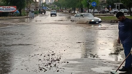Kozan’da 1 saat yağan yağmur hayatı felç etti - gundem