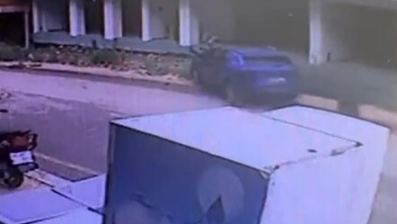 Tokat'ta kaldırımda yürüyen kadına araba çarptı! - gundem