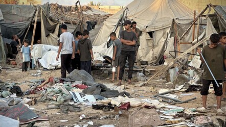 İsrail Gazze'deki Deyr Belah'taki Aksa Şehitleri Hastanesi'nin bahçesindeki sivilleri vurdu - dunya