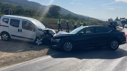 Kaymakamın aracı, otomobille kafa kafaya çarpıştı! Yaralılar var - Gündem