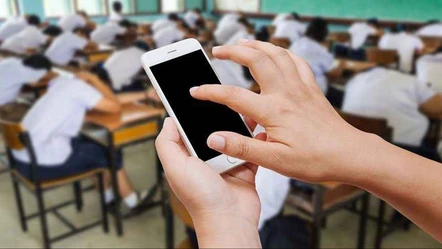 MEB’in yeni düzenlemesine göre lisede okula telefon getirmek yasak - Haberler