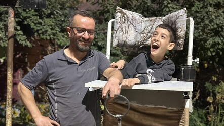 Babam sağolsun! Engelli oğlunu kendi yaptığı arabayla gezdiriyor - yasam