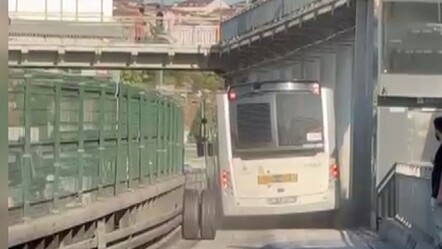 Metrobüsün tekerlekleri fırladı! Esenyurt'ta faciadan dönüldü - gundem