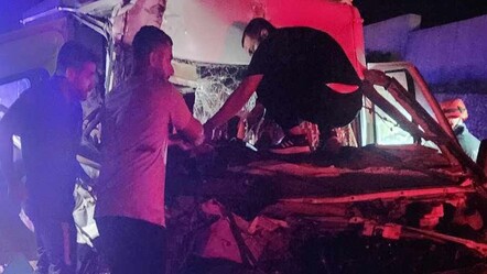 Adana'da tarım işçilerini taşıyan minibüs kazada yaptı! Çok sayıda yaralı var - gundem