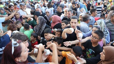 Ünlü fenomenin düzenlediği Mevlid programında izdiham! - kultur-sanat