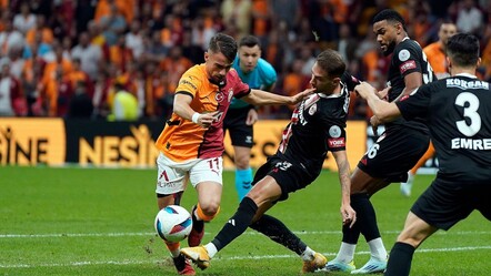 Galatasaray orta sahadan gol yedi! Taraftarlardan alkış aldı - spor