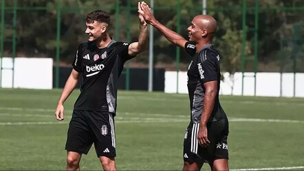 Beşiktaş’ta Van Bronckhorst forma savaşından çok memnun - spor