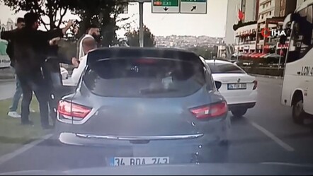 İstanbul'da korna çaldı diye 3 kişiyi darbeden magandalar tutuklandı - gundem