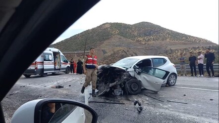 Bitlis'te korkunç kaza! Araçlar kafa kafaya çarpıştı: Çok sayıda yaralı var - gundem