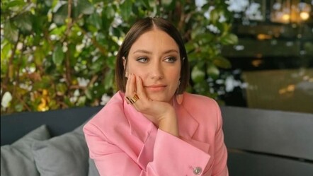 Pera Palas'ta Gece Yarısı'nın Esra'sı Hazal Kaya kimdir, kaç yaşında? Hazal Kaya yer aldığı projeler ve biyografisi  - haberler