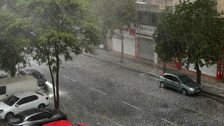 Boncuk büyüklüğünde yağan dolu Diyarbakır'da yolları beyaza bürüdü - yasam