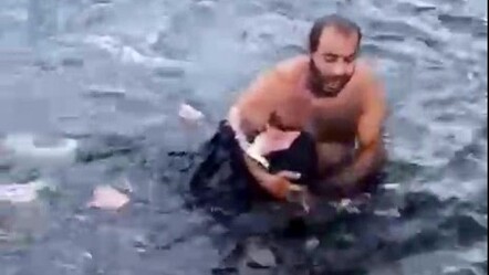 Dengesini kaybeden kadın denize düştü! Hiç düşünmeden peşinden atladı - gundem