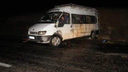 Konya'da işçi servisi devrildi, 12 yaralı var - Gündem