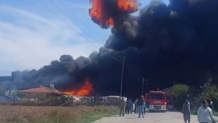 Tekirdağ'da kimyasal boya üretimi yapan fabrika yanıyor - Gündem