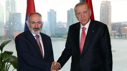 Erdoğan ile görüşen Paşinyan somut adım attı! Erivan barış için engelleri kaldırdı - Dünya