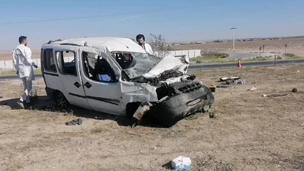 Konya'da feci kaza! Ticari araç tıra çarptı, ölü ve yaralılar var - Gündem