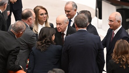 Bahçeli yanlarına gidip tokalaşmıştı! DEM Parti'den açıklama geldi - politika