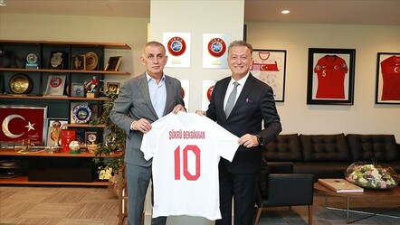 Mercedes-Benz'den TFF Başkanı İbrahim Hacıosmanoğlu'na ziyaret - spor