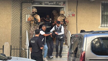 Özel Harekat polisi Avcılar Denizköşkler'de 2 kişiyi gözaltına aldı - gundem